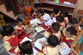 pelajar-tk-membaca-komik-literasi-anak-seri-moral-dan-kesehatan38