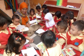 pelajar-tk-membaca-komik-literasi-anak-seri-moral-dan-kesehatan39
