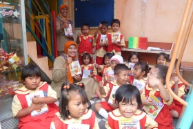 pelajar-tk-membaca-komik-literasi-anak-seri-moral-dan-kesehatan46
