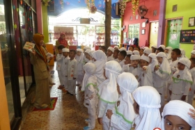 pelajar-tk-membaca-komik-literasi-anak-seri-moral-dan-kesehatan47