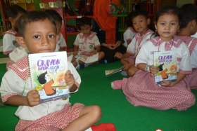 pelajar-tk-membaca-komik-literasi-anak-seri-moral-dan-kesehatan63