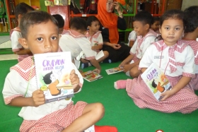 pelajar-tk-membaca-komik-literasi-anak-seri-moral-dan-kesehatan64