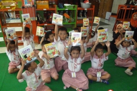 pelajar-tk-membaca-komik-literasi-anak-seri-moral-dan-kesehatan65