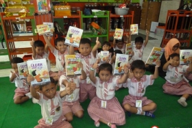 pelajar-tk-membaca-komik-literasi-anak-seri-moral-dan-kesehatan66