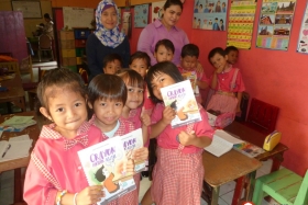 pelajar-tk-membaca-komik-literasi-anak-seri-moral-dan-kesehatan77