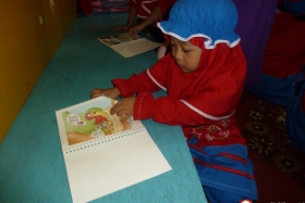 pelajar-tk-membaca-komik-literasi-anak-seri-moral-dan-kesehatan80