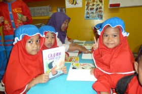 pelajar-tk-membaca-komik-literasi-anak-seri-moral-dan-kesehatan83