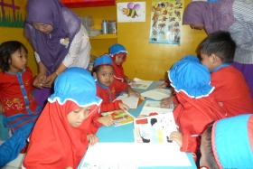 pelajar-tk-membaca-komik-literasi-anak-seri-moral-dan-kesehatan85