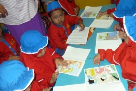 pelajar-tk-membaca-komik-literasi-anak-seri-moral-dan-kesehatan87