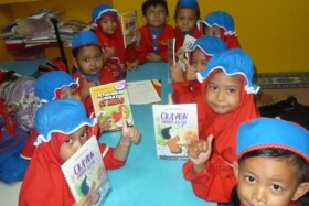 pelajar-tk-membaca-komik-literasi-anak-seri-moral-dan-kesehatan90