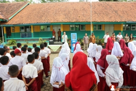 upacara-rutin-anak-sekolah-dasar