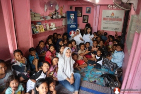 yayasan-hati-bagi-bangsa-memanfaatkan-kios-pintar-untuk-belajar